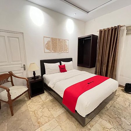 Reddoorz Near Kantor Walikota Manado Bagian luar foto