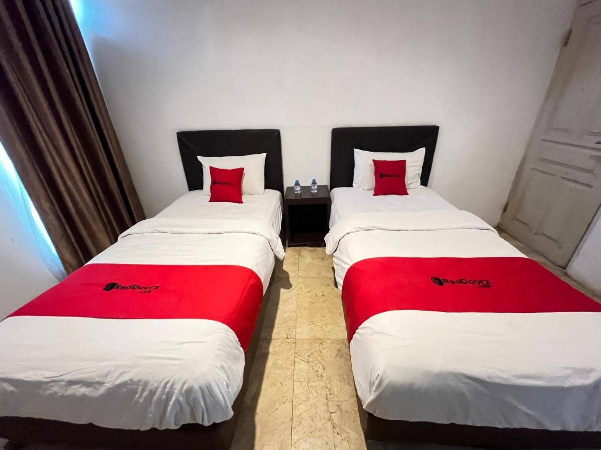 Reddoorz Near Kantor Walikota Manado Bagian luar foto