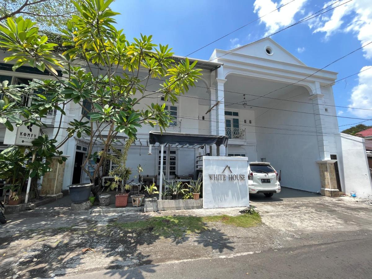 Reddoorz Near Kantor Walikota Manado Bagian luar foto