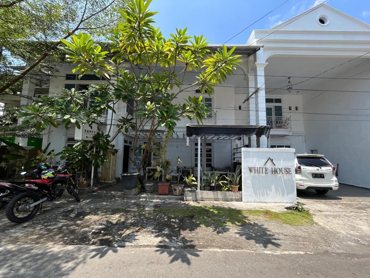 Reddoorz Near Kantor Walikota Manado Bagian luar foto