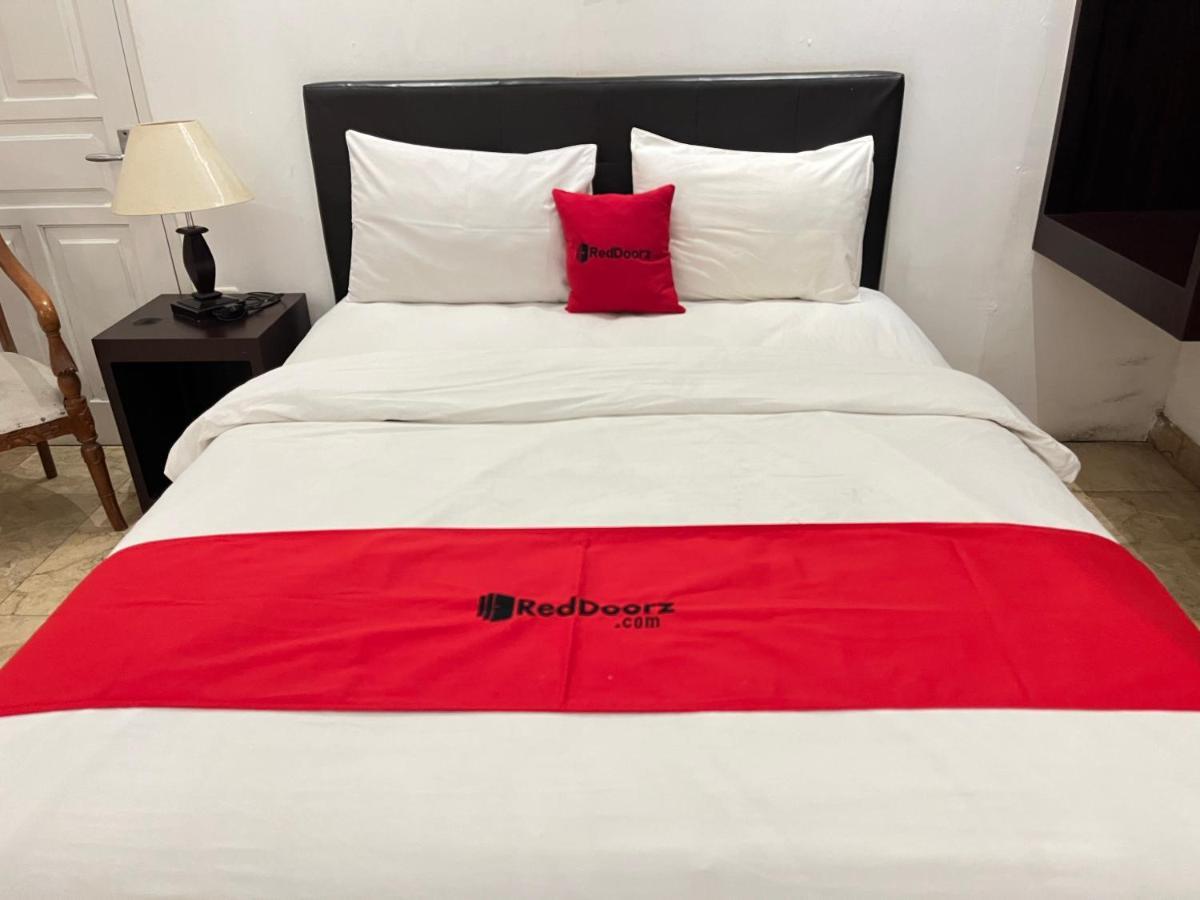 Reddoorz Near Kantor Walikota Manado Bagian luar foto